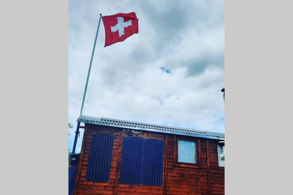 Apartamento Autarkes Tiny House Mit Rheinblick Rumikon Exterior foto