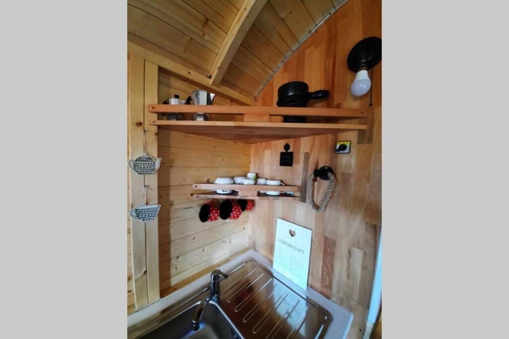 Apartamento Autarkes Tiny House Mit Rheinblick Rumikon Exterior foto